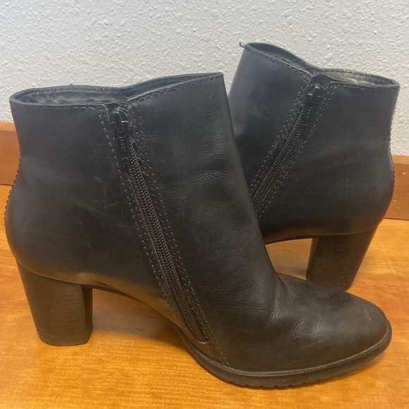 LL Bean black leather booties - Picture 7 of 8